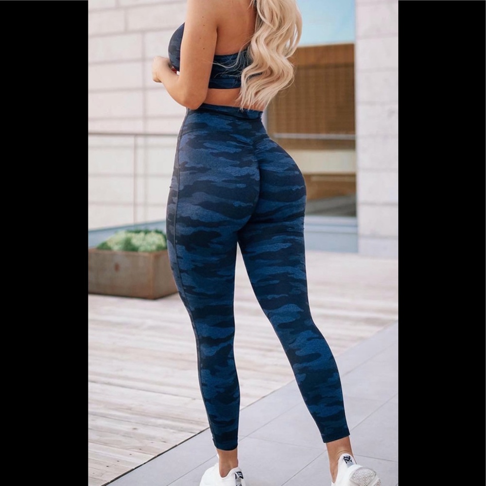 Bombshell Fit Camo Leggings M
